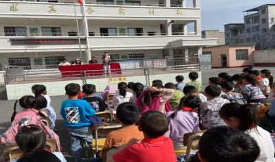 通城县大坪乡下畈完小举办2025年春季期中表彰大会