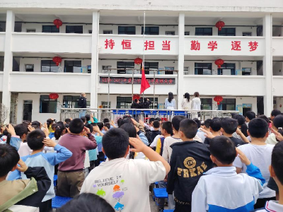 通城县塘湖镇润田小学：以榜样为帆，向优秀看齐