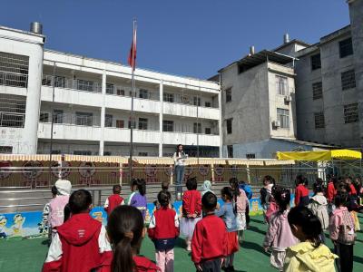 通城县沙堆镇中心幼儿园开展地震应急疏散演练