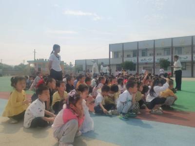 以“练”筑防 临“震”不乱”丨通城县关刀镇中心幼儿园开展防震减灾应急疏散演练