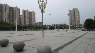 视频-【“五一”我在岗】环卫工人：用汗水守护城市“颜值” 