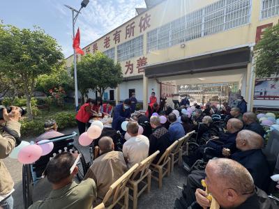 通城开展“情暖夕阳·共庆生辰”慰问活动 温暖福利院老人心