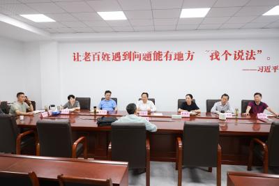 黄建平到县信访接待中心接待来访群众时强调：用心用情 依法依规 妥善解决群众合理诉求