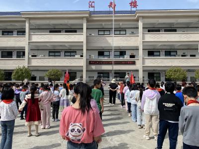 通城县大坪中心完小开展防溺水及心肺复苏安全教育活动