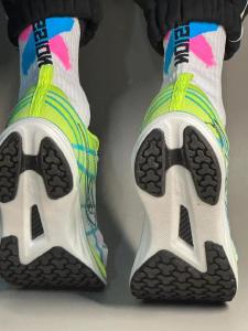 碳板鞋虽酷但不适合日常穿 暗藏的健康风险了解一下→