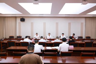 黄建平主持召开县委常委会2025年第15次会议