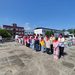 通城县塘湖镇大埚小学：红领巾飘扬  童心向未来