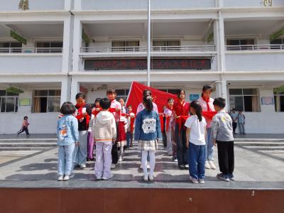 通城县沙堆中心完小：红领巾飘扬，新苗茁壮成长