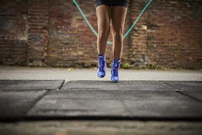 这6个动作真的很伤膝盖 你可能每天都在做