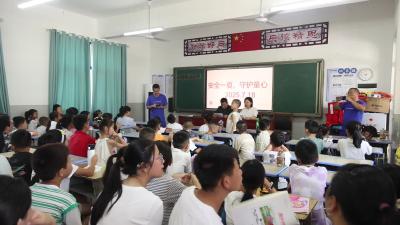 视频-通城县开展留守儿童防溺水安全宣传及救援演练 