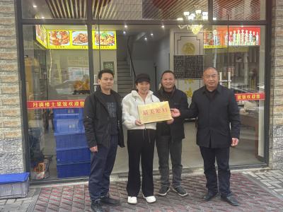 退彩礼传佳话 担重责暖人心——记通城县四庄乡“最美媳妇”邓球的移风易俗践行路