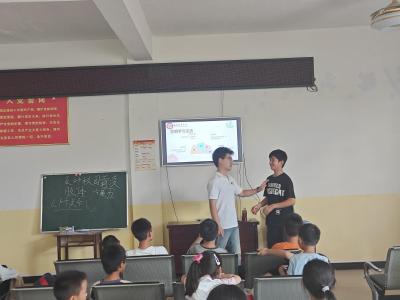 武昌理工星火志愿队到通城县沙堆镇坪坳村“出招”，教孩子向校园霸凌说“不”！