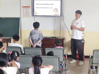 拒绝随地吐痰 守护健康家园丨武昌理工学院“启元计划”星火志愿服务队到通城县沙堆镇坪坳村开展卫生教育活动