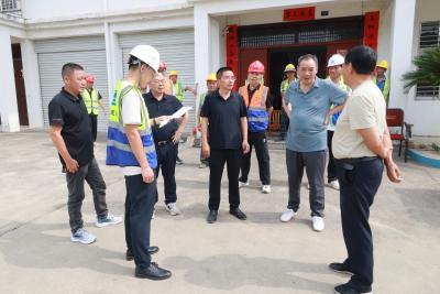 【我的城 在焕新】通城县城市更新行动指挥部开展在建项目拉练检查暨“送清凉”活动