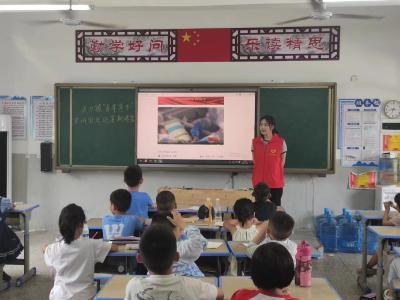通城县关刀镇：“青年隽才” 宣讲团走进暑期学堂 厚植家国情怀
