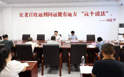 杨修伟到县信访接待中心接访并召开信访工作研判会