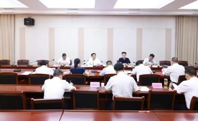 黄建平主持召开县委常委会2025年第19次会议