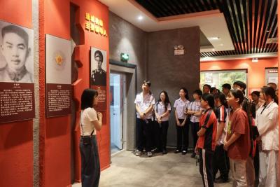 通城县税务局开展“情暖童心手牵手 红色基因代代传”主题活动