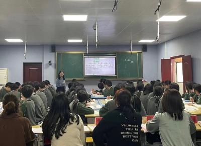 通城县沙堆中学教师罗瑾：七年扎根教育热土 用心用情点亮学子心灯