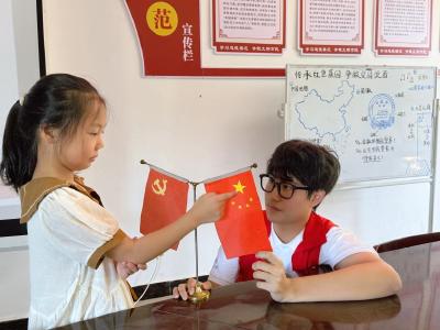 传承红色基因争做爱国使者丨武昌理工学院“启元计划”星火志愿服务队到通城县沙堆镇湾船咀村开展红星闪耀特色课程