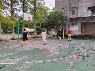 通城县石南镇：以球会友强体魄 业余时光添活力