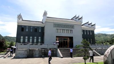 视频-通城县税务局开展“情暖童心手牵手 红色基因代代传”主题活动