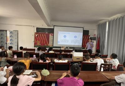 筑牢安全防线，创意字母启智趣丨武昌理工学院调研团深耕青少年健康成长教育开展知行合一丰富活动