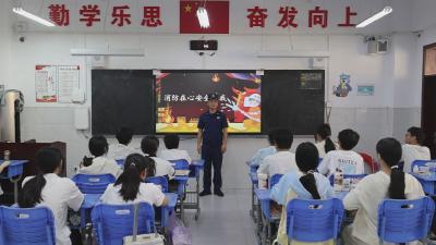 【大思政课】“暑假学堂”又上特色课！“消防员”老师为孩子们撑起“安全伞”