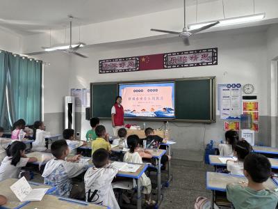 通城县关刀镇举办防溺水专题教育课：猜谜学急救 演练护平安