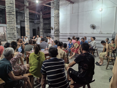 通城县塘湖镇：屋场夜话听民声，干群合力谋发展