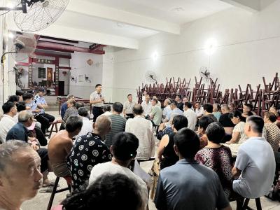 通城县麦市镇：屋场夜话筑平安，干群同心绘新篇