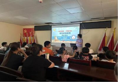 安全知识入社区 通城县麦市镇携高校为青少年送上防溺禁毒 “防护盾”