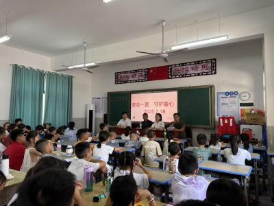 通城县关刀镇云溪学校关于留守儿童防溺水安全宣传及救援演练活动