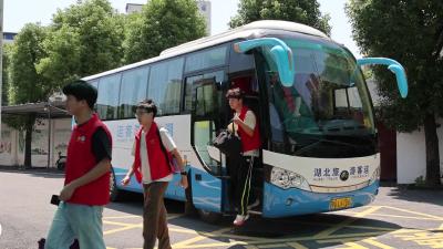视频-373名大学生志愿者点亮通城“暑期学堂”