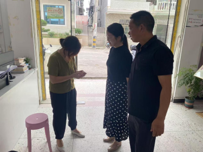 通城县马港镇推垅社区：拾金不昧暖人心 手链归主显文明