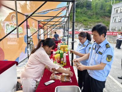 【聚焦黄龙山帐篷嘉年华】通城县市场监管局全力护航帐篷嘉年华食品安全