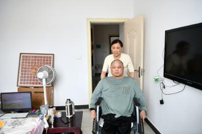 用爱托起生命的脊梁——通城余飞桃三十三载守护瘫痪丈夫