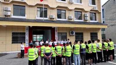 视频-中国农业银行通城县支行为环卫工人“送清凉” 