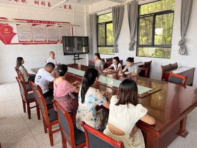 通城县沙堆镇天灯岭完小：红色铸魂守初心 师德宣誓启新程
