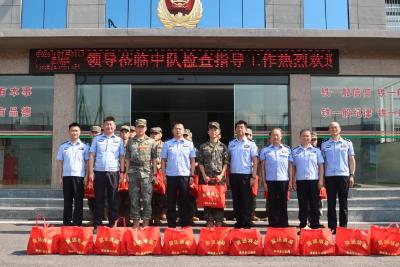 酷暑送清凉 警营传关爱丨通城县公安局开展“送清凉”暨“八一”走访慰问活动