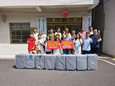 金秋助学续温情 逐梦青春再启航丨中南财经政法大学驻通城县麦市镇红石村工作队开展助学帮扶活动