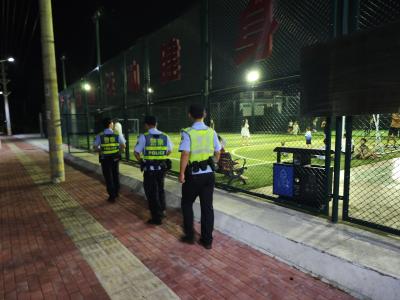 通城县石南镇：亮灯夜巡暖民心  群防群治保安全