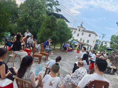 通城县大坪乡：板凳围出“同心圆” 屋场会上“话振兴”