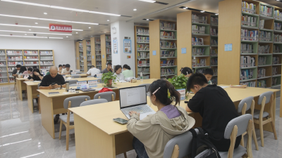 通城县图书馆：智慧避暑新体验 数字阅读享清凉