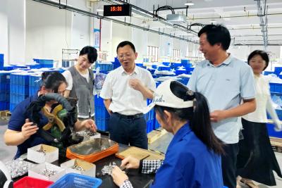 湖北通城：“人社专员进千企” 纾困解难