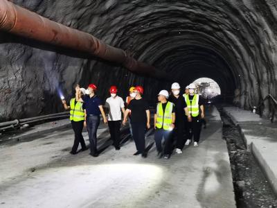 紧盯通修高速建设：查进度、督安全 筑牢民生工程根基
