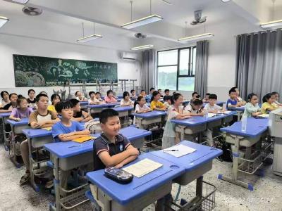 “不仅看护，更点亮童年”——通城官方带娃破解4000个家庭暑期焦虑