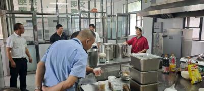 通城县沙堆镇多部门联合护航开学季 天灯岭完小筑牢安全“防护网”