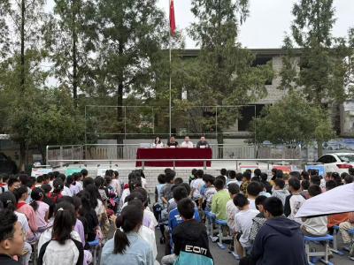 通城县大坪乡杨部小学：筑牢青春防线 法治护航成长