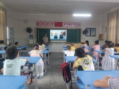 通城县大坪乡长垅完小：五大主题绘就“开学第一课” 